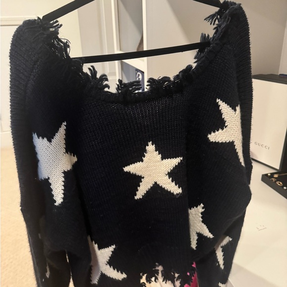 Black and white star distressed sweater - Picture 2 of 2
